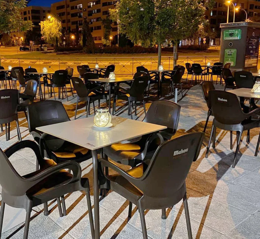 Terraza restaurante La Torre de Neila